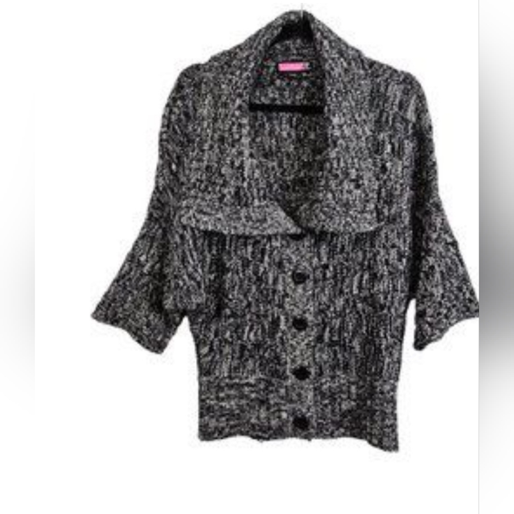 SAYWHAT / LARGE/ BLACK AND WHITE BUTTON UP SWEATER